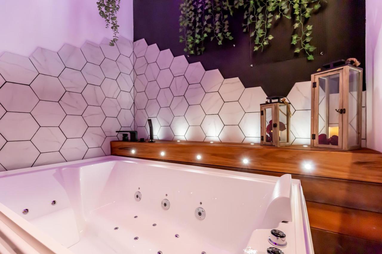 Sweet Leone Jacuzzi Place Terreaux Apartment